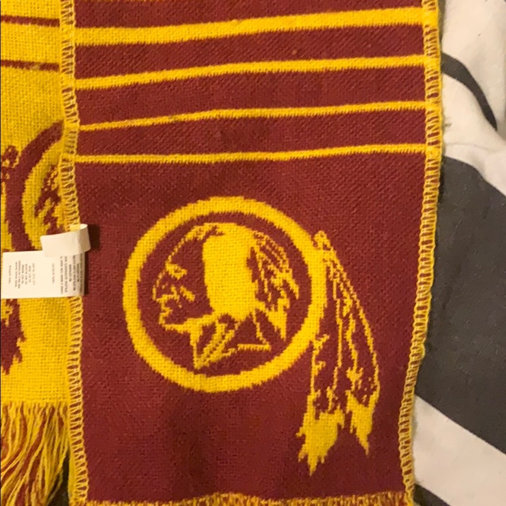 Redskin scarf
